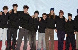 SNOWBOARD